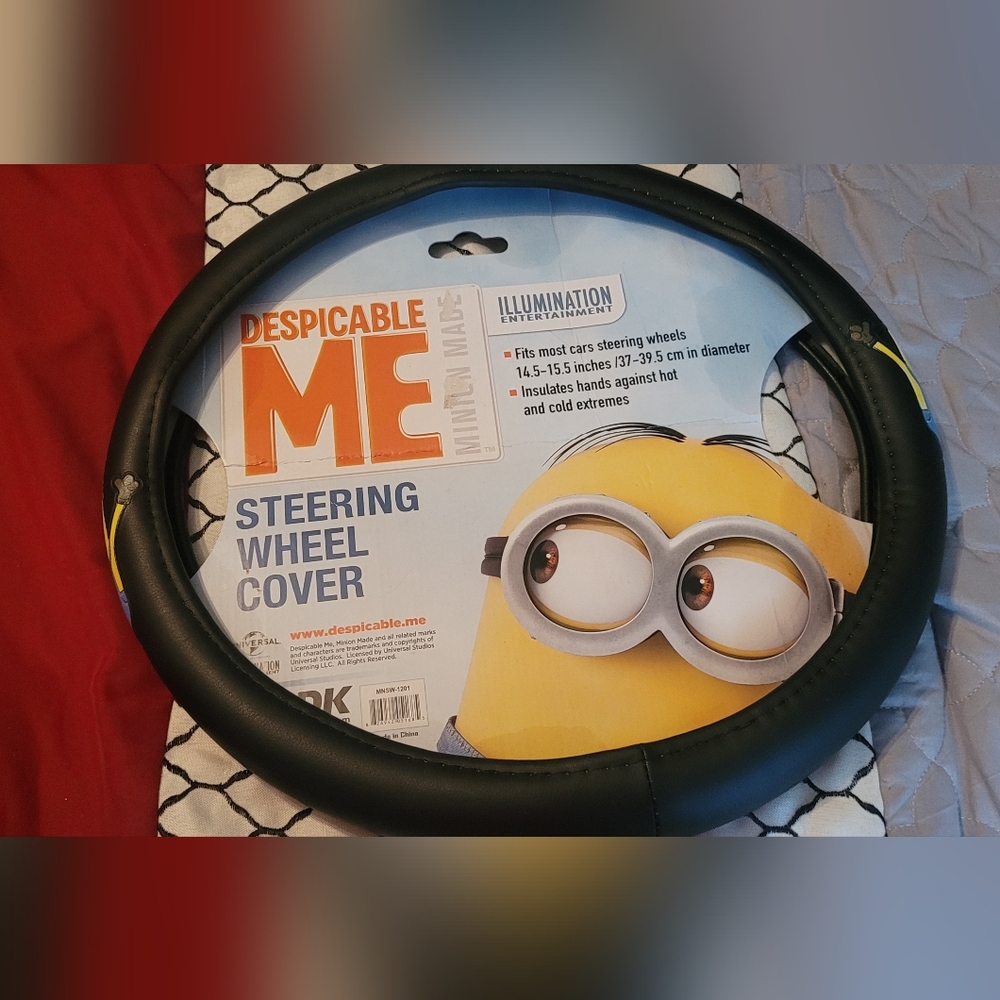 NWT Despicable Me MINIONS Steering Wheel Cover - Black Leather NICE!!!!